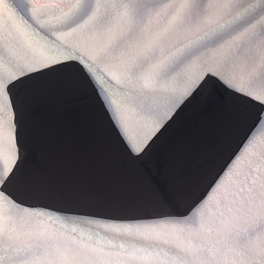 Lululemon size 6 black crop 17” leggings